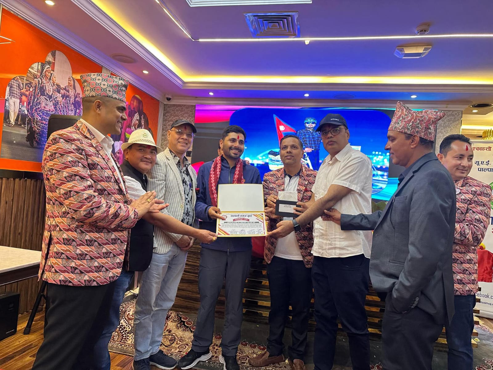 पाल्पाली समाज यूएईद्वारा विश्व साइकल यात्री निरञ्जन अर्याललाई विशेष सम्मान